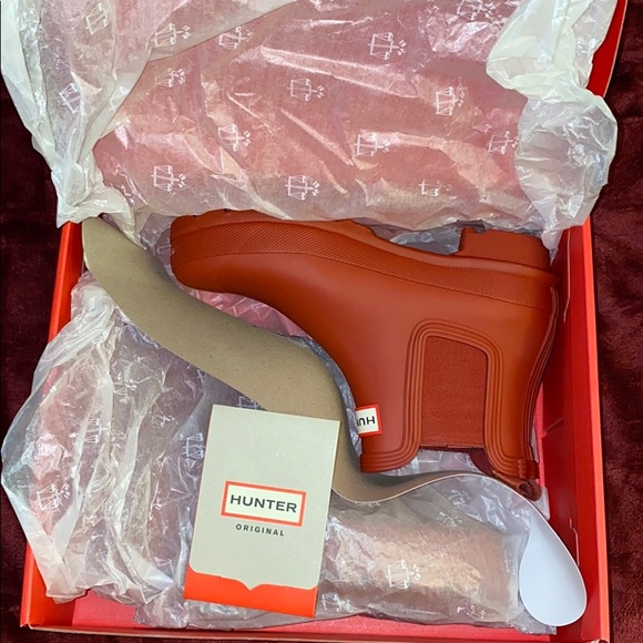 BRAND NEW HUNTER CHELSEA RAIN BOOTS - Picture 3 of 4